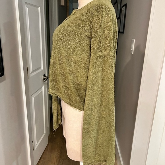 FREE PEOPLE Emma’s moss green oversized short henley with front ties - Picture 10 of 14